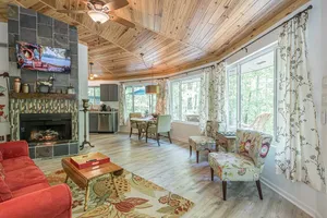 Image of 🌎Gem🔥Fireplace🌳Forest🌻Relax🍷Wineries🔥Fire Pit🍔Grill📺ROKU🆒Vibe🛏️Queen