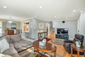 Image of Cozy Skokie Home ~ 16 Mi to Downtown Chicago!