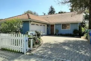 Image of La Mesa House, a large modern home