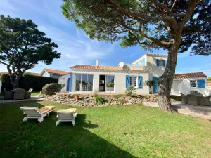 Image of Renovated house with terrace and enclosed garden 30m from the sea, parking, wifi