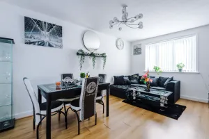 Image of Spacious & luxurious, peaceful modern 3 bed home