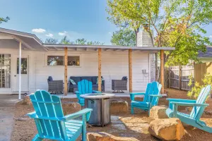 Image of Cozy Fire place ~ King Beds ~ Near ACU ~ Sleeps 12 ~ FirePit ~ Pickleball ~ Dogs