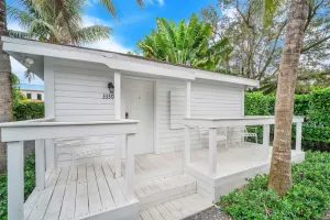 Image of Renovated Grove Bungalow -near Coconut Grove