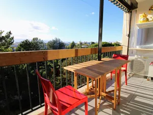 Image of Appartement T2 Saint-Cyprien près du port avec parking - FR-1-309-500