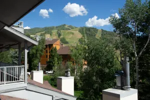 Image of 2 Hot Tubs, Great Mountain Views, Washer & Dryer in Unit
