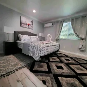 Image of Modern Residence in Torrance 15 mins from LAX