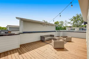 Image of Beautiful Nashville Home w\/Private Washer & Dryer, Free WiFi, Deck, Central AC