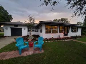 Image of Fully Furnished Entire house, fenced yard.Pets OK. 30 min to Legoland