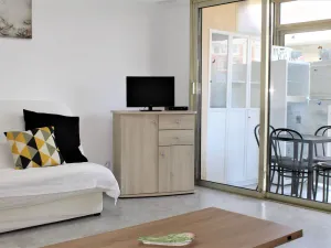 Image of Cozy Studio with Large Garden, Steps from Beach, Parking Included