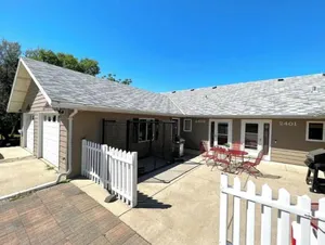 Image of Comfortable 3 bed\/3 bath\/garage overlooking Pierre