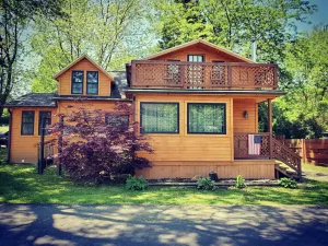 Image of Lakeview Cabin with hot tub and located close to wineries
