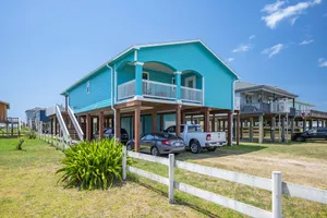 Image of Cozy Beach House with Fantastic Beach and Bay View!