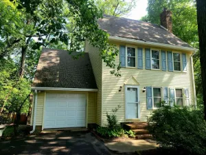 Image of 4-Bedroom House Close to Beach