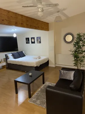 Image of Luxury 2 Bed Apartment – Near Heathrow, Legoland, Windsor Slough
