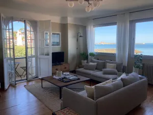Image of St Jean De Luz, Rare & Beautiful Sunny Beach Front Apartment (Renovated)