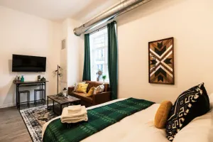 Image of Pet Friendly North Shore Studio w/ Fitness Center