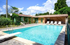 Image of Lovely Home In Roussillon With Kitchen