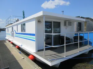Image of Houseboat located in the beautiful Kittery\/ Portsmouth Harbor