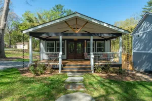 Image of Blue Heron Bungalow 5 Min to Downtown Black Mtn