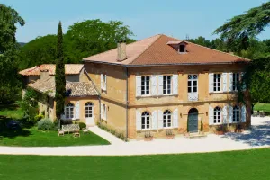 Image of Luxury Château in Gascony - 7 Ensuite Bedrooms, Air Conditioning & Heated Pool
