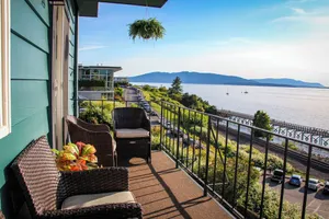 Image of Ocean Oasis! Unbeatable view, top-floor apartment above Boulevard Park!