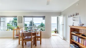Image of Quarterdeck 1 12 Magnus St fantastic unit with spectacular views