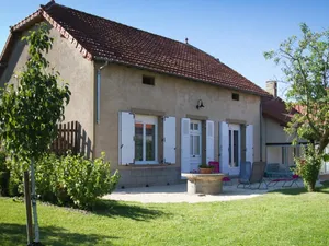 Image of Farmhouse Retreat with Modern Comforts, Sleeps 8, Near Vichy and The PAL Amusement Park