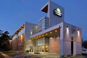 Image of Days Inn & Suites by Wyndham Milwaukee