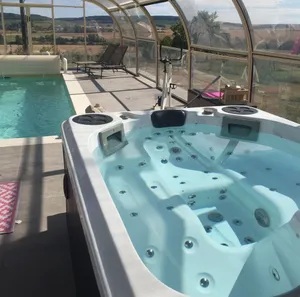 Image of Large house¨¨ with swimming pool and Jacuzzi. Spa, massages, champagne tasting