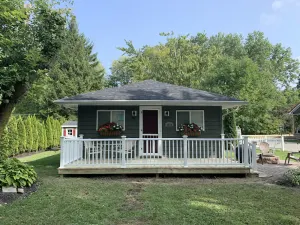 Image of DewDrop Cottage: Walk to the strip!  2 bed 1 bath, sleeps 5