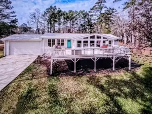 Image of Fireplaces inside & out\/Huge Deck\/15 min. to DT W'stock\/near Allatoona\/Sleeps 7!
