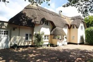 Image of Large 5 Bedroom Thatched Cottage - Great Location!