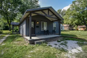 Image of Bright 1 BR with Full Kitchen and Huge Yard