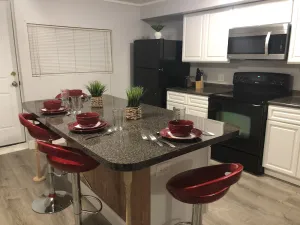 Image of Large Home Accommodates up to 15 in Niagara Falls USA