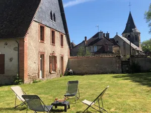 Image of Charmante Cure Ancienne avec Jardin et WiFi, Près de Vichy - FR-1-489-459