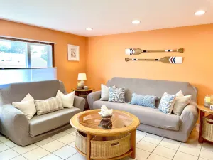 Image of ✨Walk to Beaches & Restaurants☀️Full Kitchen, AC, Outdoor Shower