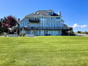 Image of Wine Country Getaway with Amazing Views