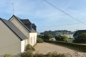 Image of Pleasant house facing the port of Ploumanac'h Pink granite coast