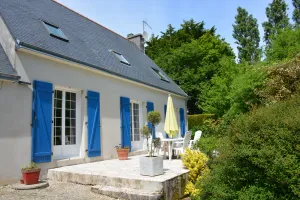 Image of spacious house with large garden and terrace in the Bay of Douarnenez