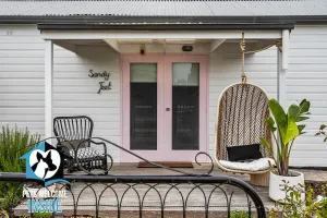 Image of Gorgeous Renovated Cottage in Heart of Victor
