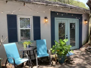 Image of Ozona Guesthouse! 3 Blocks to Pinellas Trail, Brewery, Eats, & Dog Friendly!