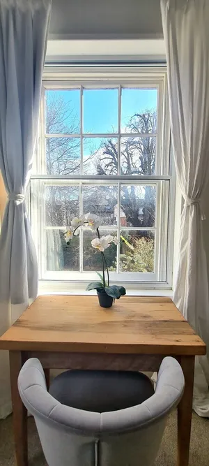 Image of Stylish & spacious townhouse in Winchester's best location! Free parking x 2