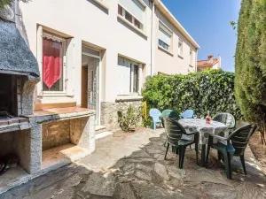 Image of Agréable T2 RDC avec terrasse, proche plage et commerces - FR-1-776-79