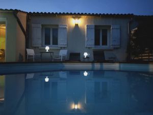 Image of Air-conditioned villa with garden and pool near Avignon