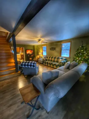 Image of Large, 4 BR (1 King, 2 Queens), 2 Bath, Recently Renovated