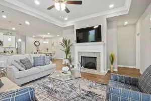 Image of New Modern Home, Lakefront, Park & Pool, spacious 4br\/3ba very safe place<br>
