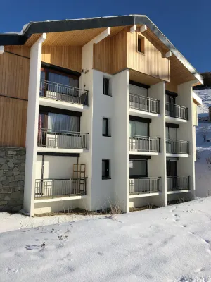 Image of HOUSING F1 BIS FOOT OF SLOPES WITH BALCONY RDC FULL SOUTH. DOMAINS 3 VALLEYS