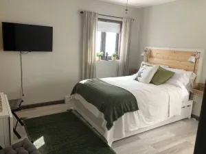 Image of Pet Friendly Private Suite 5 min from Resort
