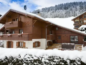 Image of 2-bedroom apartment with outdoor jacuzzi below the ski slopes!