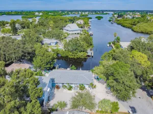 Image of Waterfront 2 bedroom\/1 bath Renovated Apartment in Palm Harbor